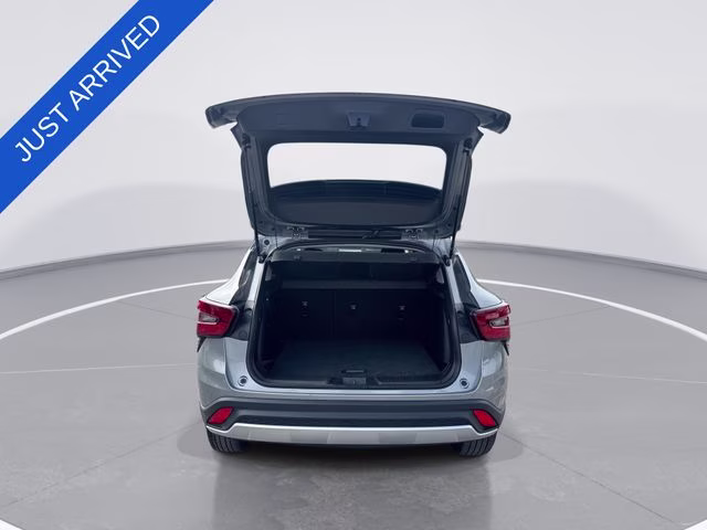 2025 Sterling Gray Metallic Chevrolet Trax LT FWD SUV