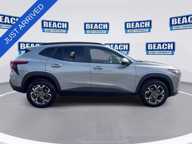 2025 Sterling Gray Metallic Chevrolet Trax LT FWD SUV