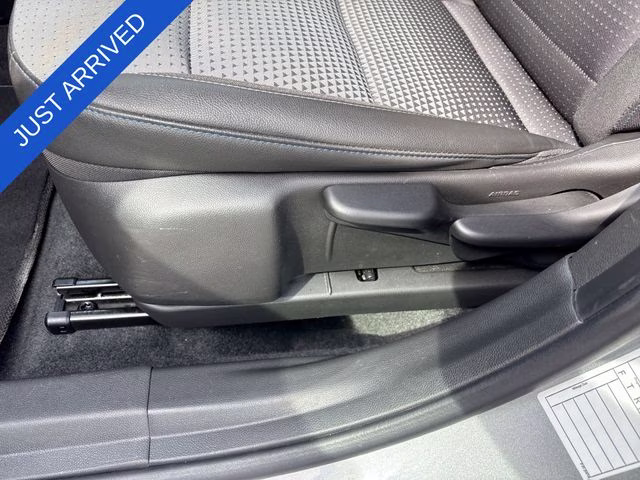 2025 Sterling Gray Metallic Chevrolet Trax LT FWD SUV