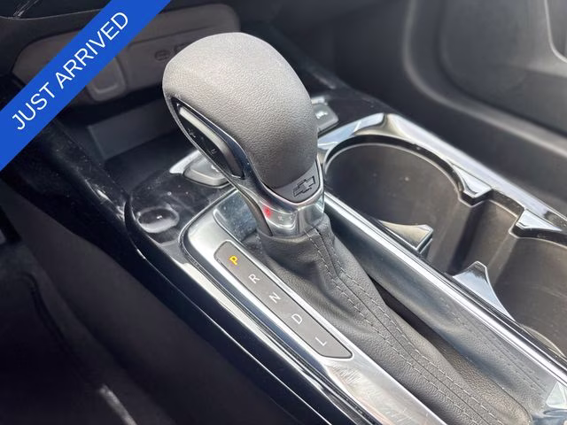 2025 Sterling Gray Metallic Chevrolet Trax LT FWD SUV