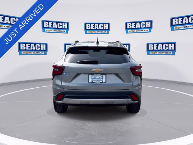 2025 Sterling Gray Metallic Chevrolet Trax LT FWD SUV