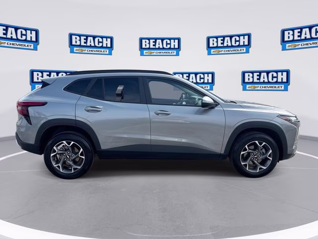 2025 Sterling Gray Metallic Chevrolet Trax LT FWD SUV
