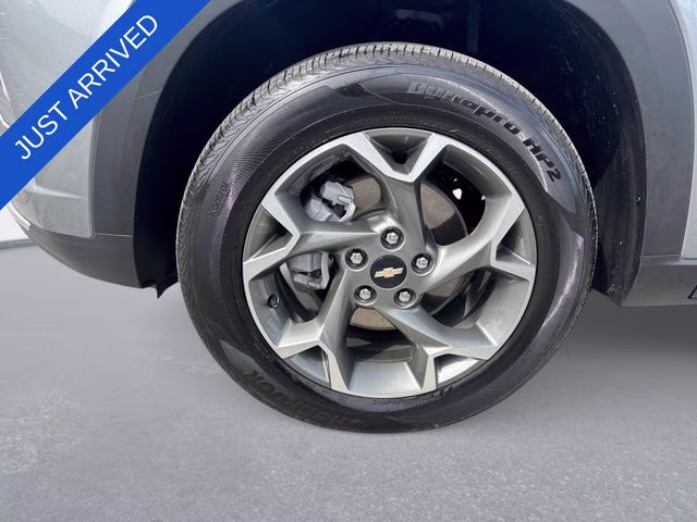2025 Sterling Gray Metallic Chevrolet Trax LT FWD SUV