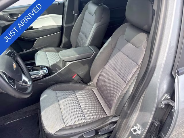 2025 Sterling Gray Metallic Chevrolet Trax LT FWD SUV