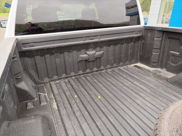2022 Summit White Chevrolet Silverado 1500 Custom 4X4 Truck