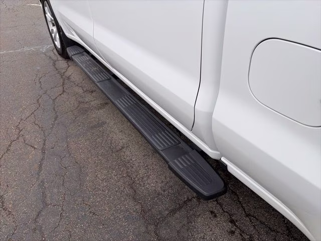 2022 Summit White Chevrolet Silverado 1500 Custom 4X4 Truck