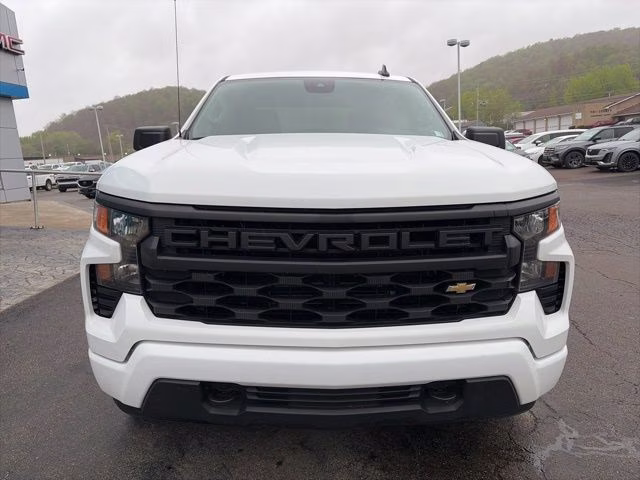 2022 Summit White Chevrolet Silverado 1500 Custom 4X4 Truck