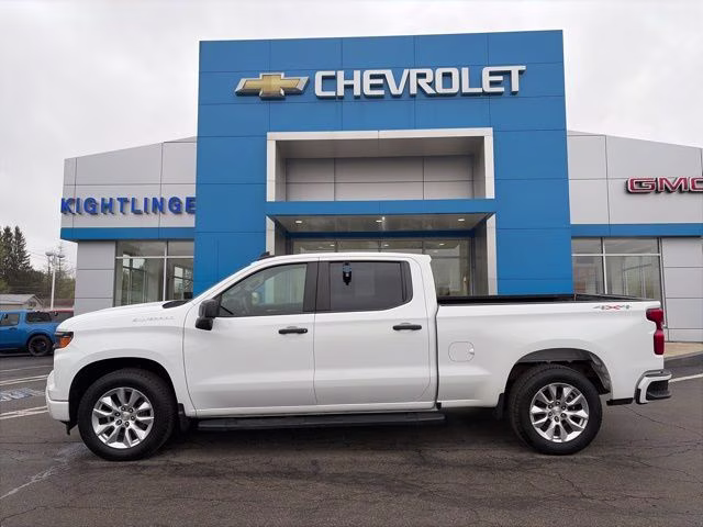 2022 Summit White Chevrolet Silverado 1500 Custom 4X4 Truck