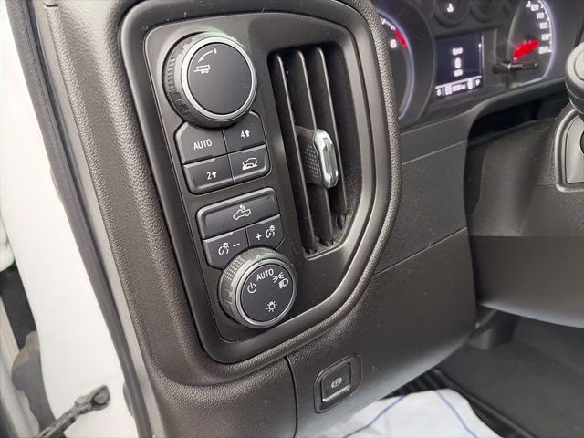 2022 Summit White Chevrolet Silverado 1500 Custom 4X4 Truck