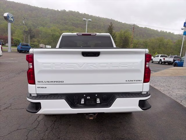 2022 Summit White Chevrolet Silverado 1500 Custom 4X4 Truck