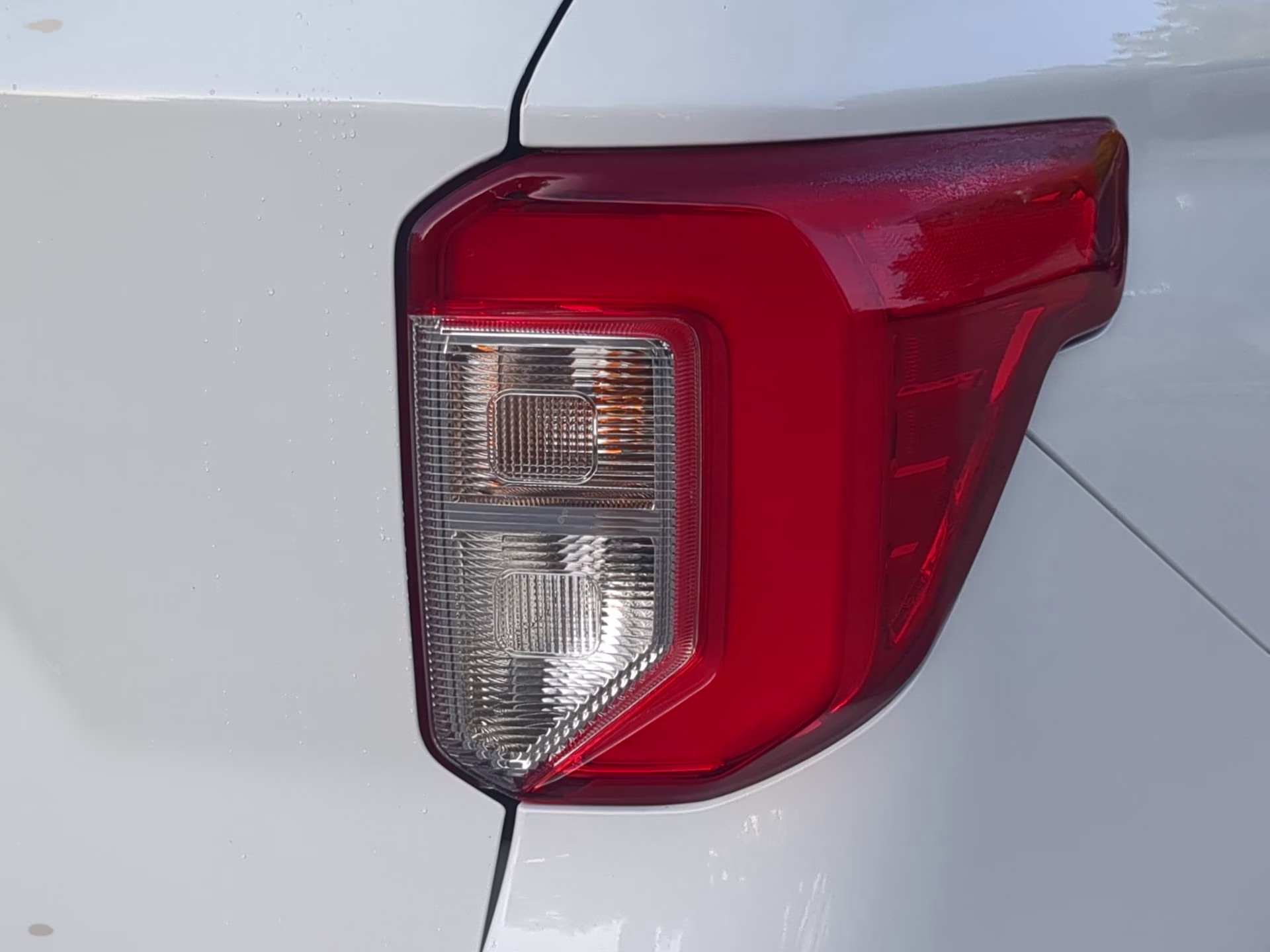 2021 Oxford White Ford Explorer RWD SUV