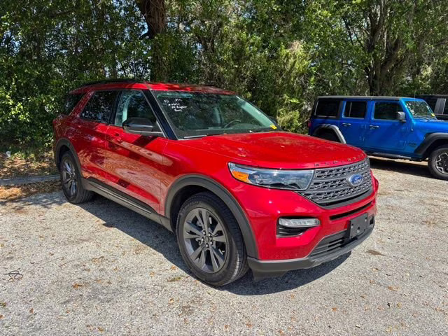 2024 Rapid Red Metallic Tinted Clearcoat Ford Explorer XLT RWD SUV