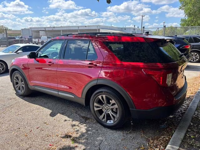 2024 Rapid Red Metallic Tinted Clearcoat Ford Explorer XLT RWD SUV