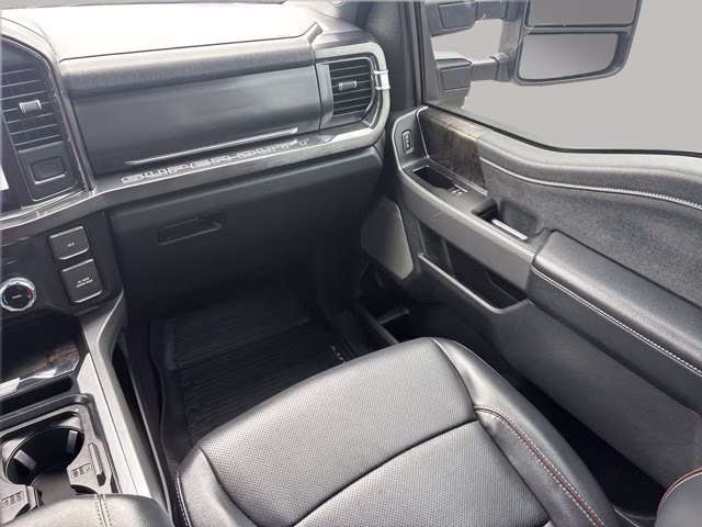 2024 White Metallic Ford Super Duty F-350 SRW Lariat 4X4 Truck