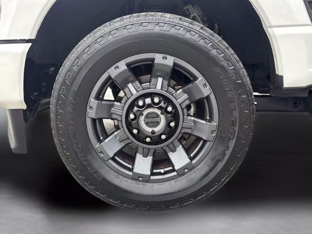 2024 White Metallic Ford Super Duty F-350 SRW Lariat 4X4 Truck