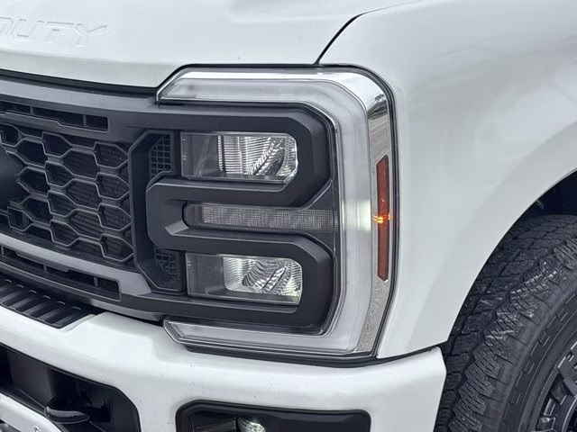 2024 White Metallic Ford Super Duty F-350 SRW Lariat 4X4 Truck