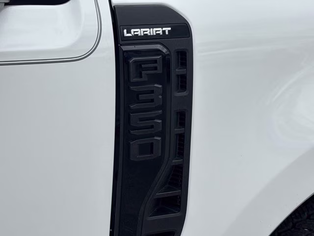 2024 White Metallic Ford Super Duty F-350 SRW Lariat 4X4 Truck