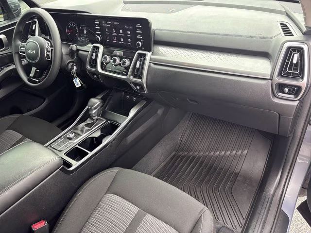 2023 Everlasting Silver Kia Sorento LX FWD SUV