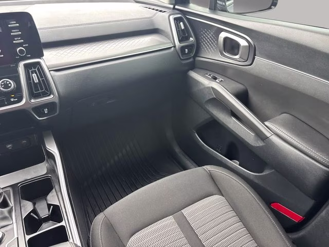 2023 Everlasting Silver Kia Sorento LX FWD SUV