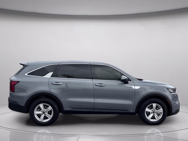 2023 Everlasting Silver Kia Sorento LX FWD SUV