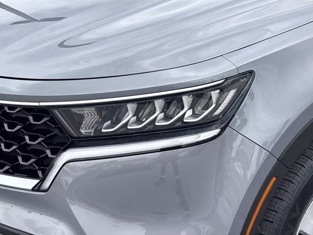 2023 Everlasting Silver Kia Sorento LX FWD SUV