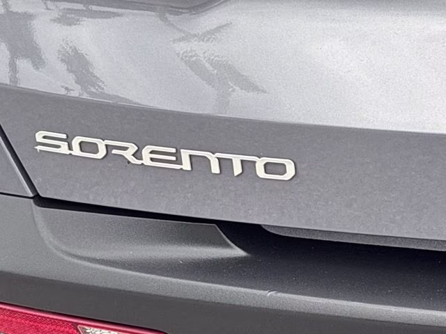 2023 Everlasting Silver Kia Sorento LX FWD SUV