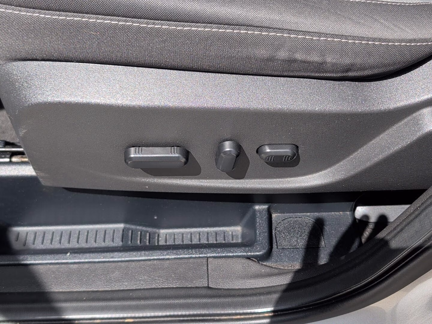 2017 Ingot Silver Ford Escape SE FWD SUV