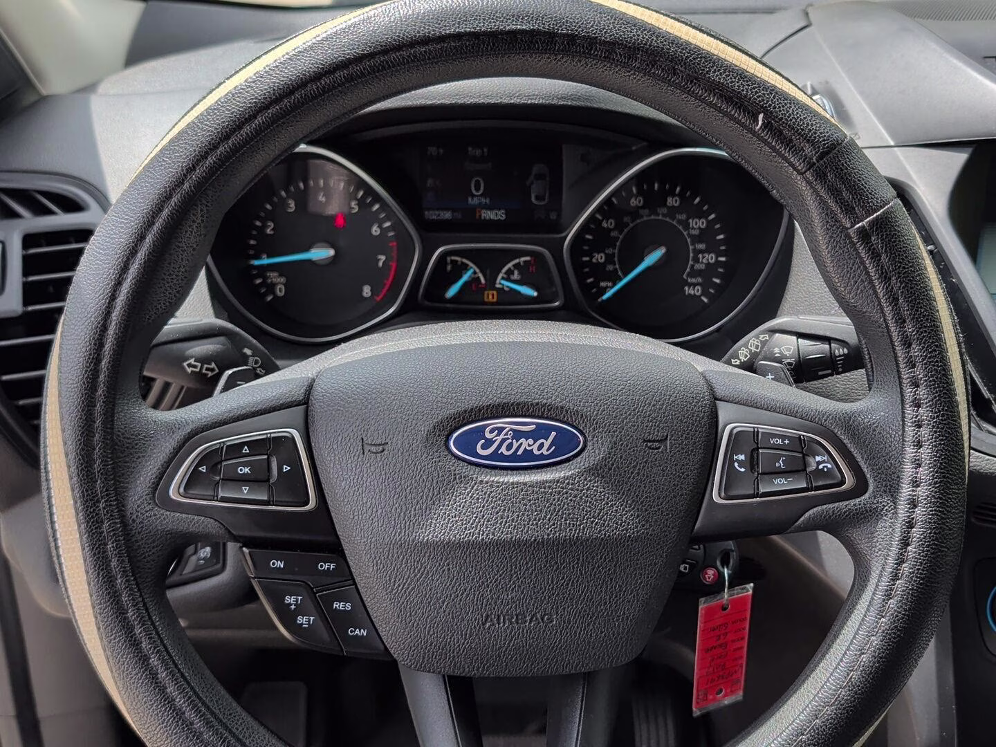 2017 Ingot Silver Ford Escape SE FWD SUV