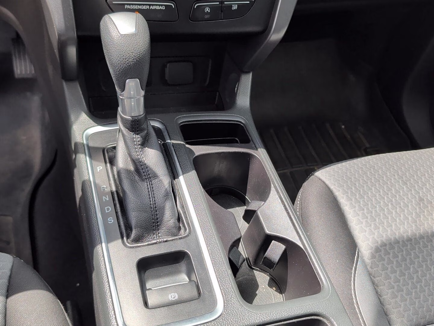 2017 Ingot Silver Ford Escape SE FWD SUV