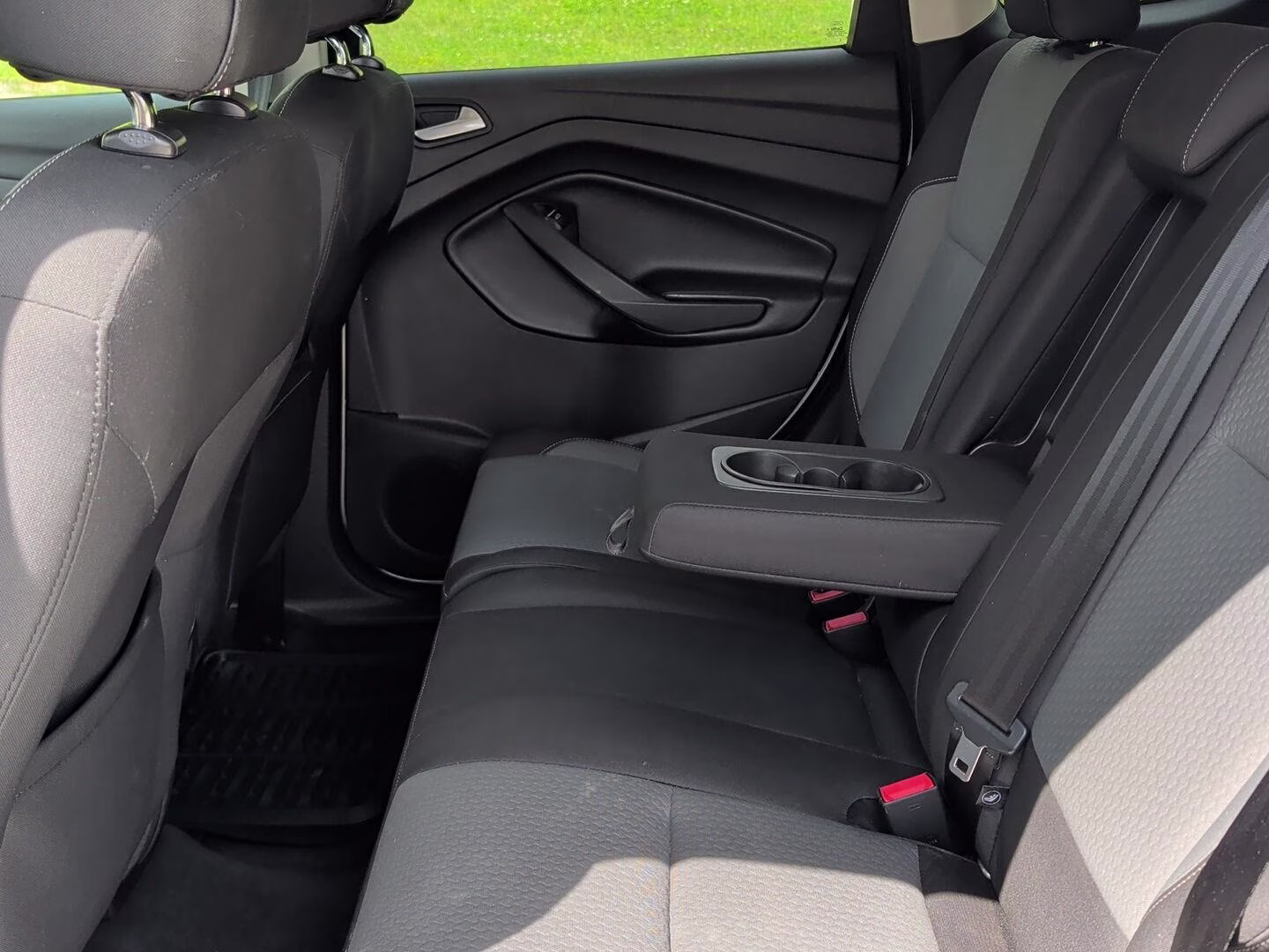 2017 Ingot Silver Ford Escape SE FWD SUV