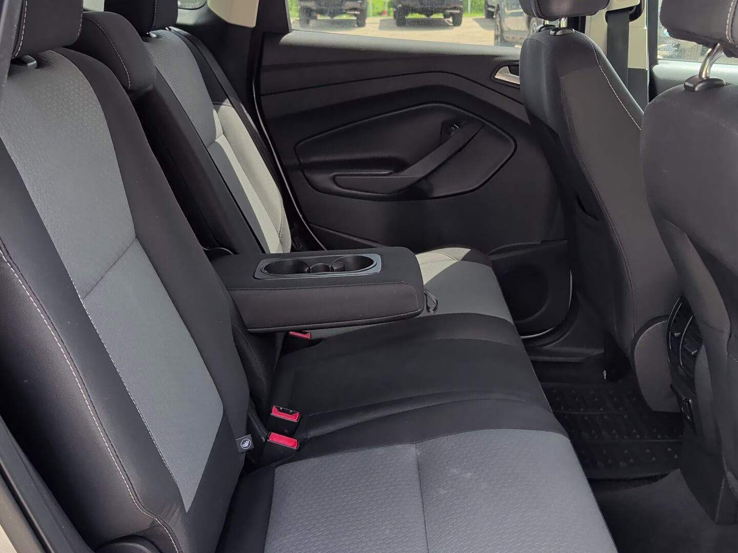 2017 Ingot Silver Ford Escape SE FWD SUV