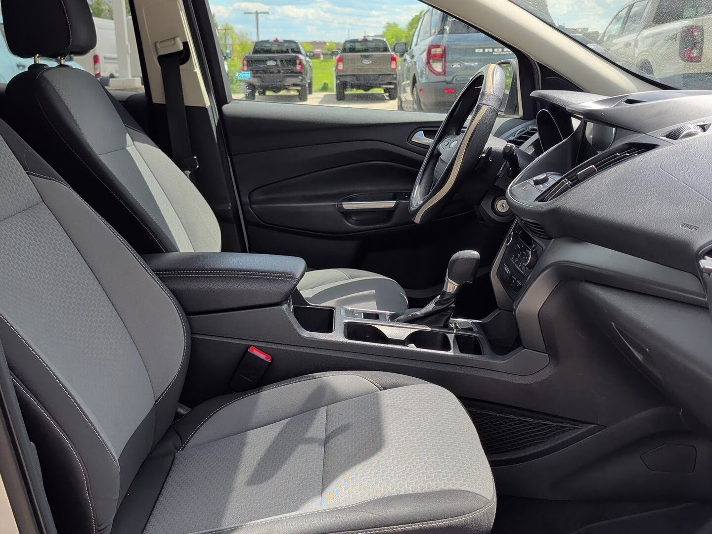 2017 Ingot Silver Ford Escape SE FWD SUV