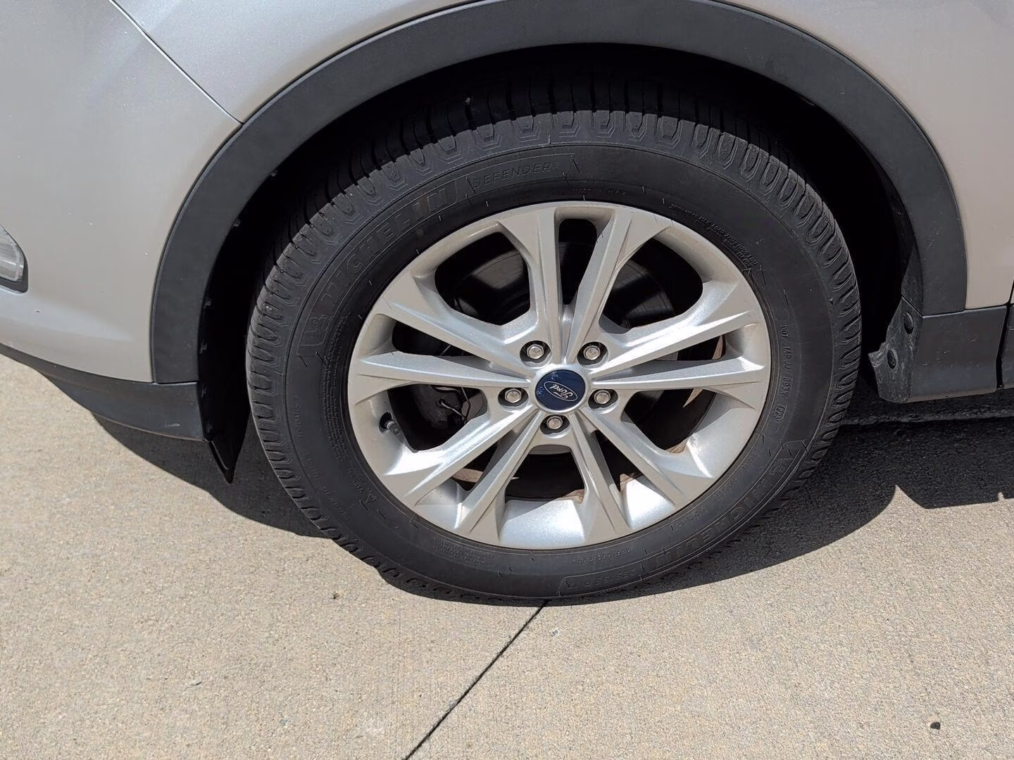 2017 Ingot Silver Ford Escape SE FWD SUV
