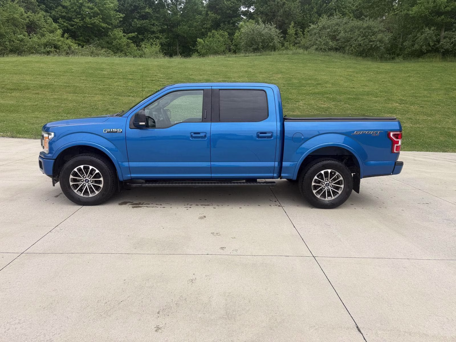 2019 Velocity Blue Ford F-150 XLT 4X4 Truck