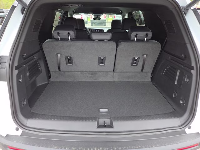 2026 Summit White Chevrolet Traverse LT FWD SUV