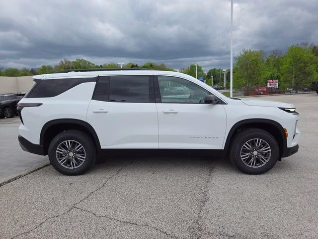 2026 Summit White Chevrolet Traverse LT FWD SUV