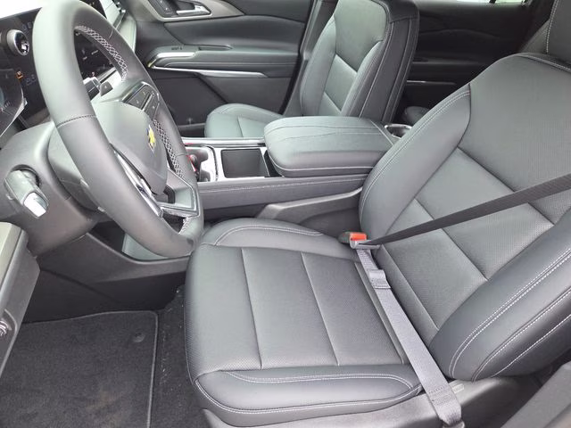 2026 Summit White Chevrolet Traverse LT FWD SUV