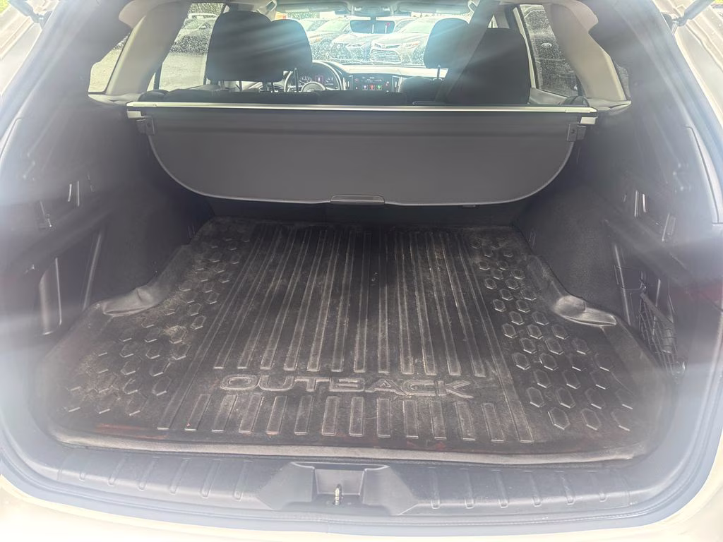 2023 Crystal White Pearl Subaru Outback Premium AWD SUV