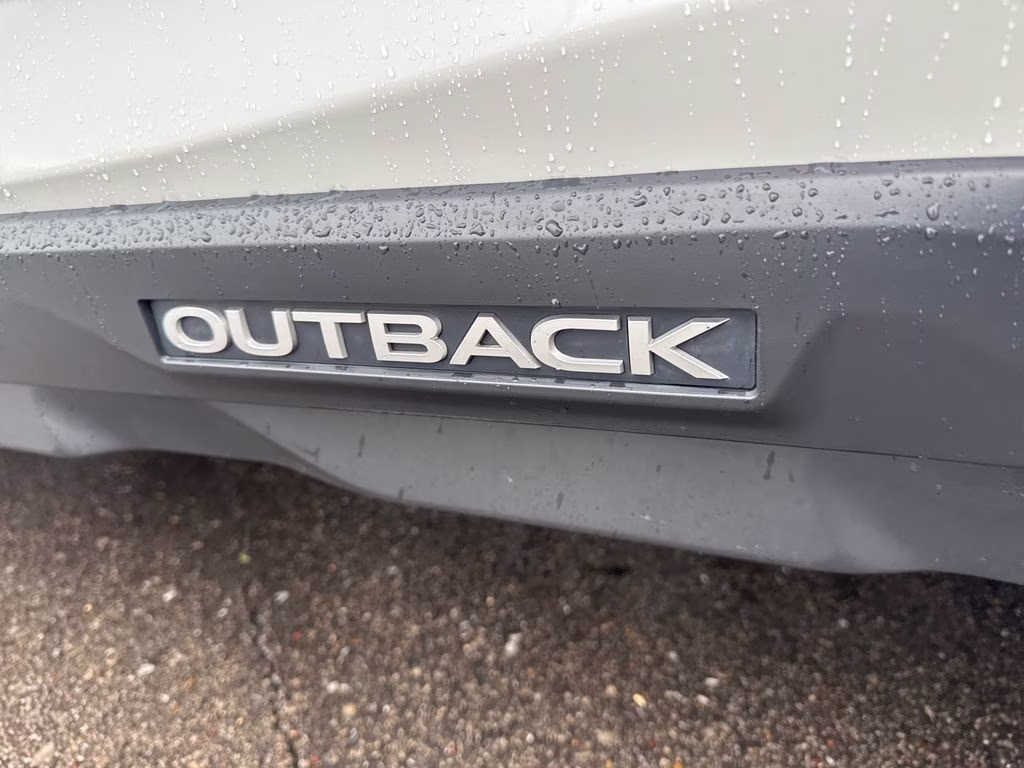 2023 Crystal White Pearl Subaru Outback Premium AWD SUV