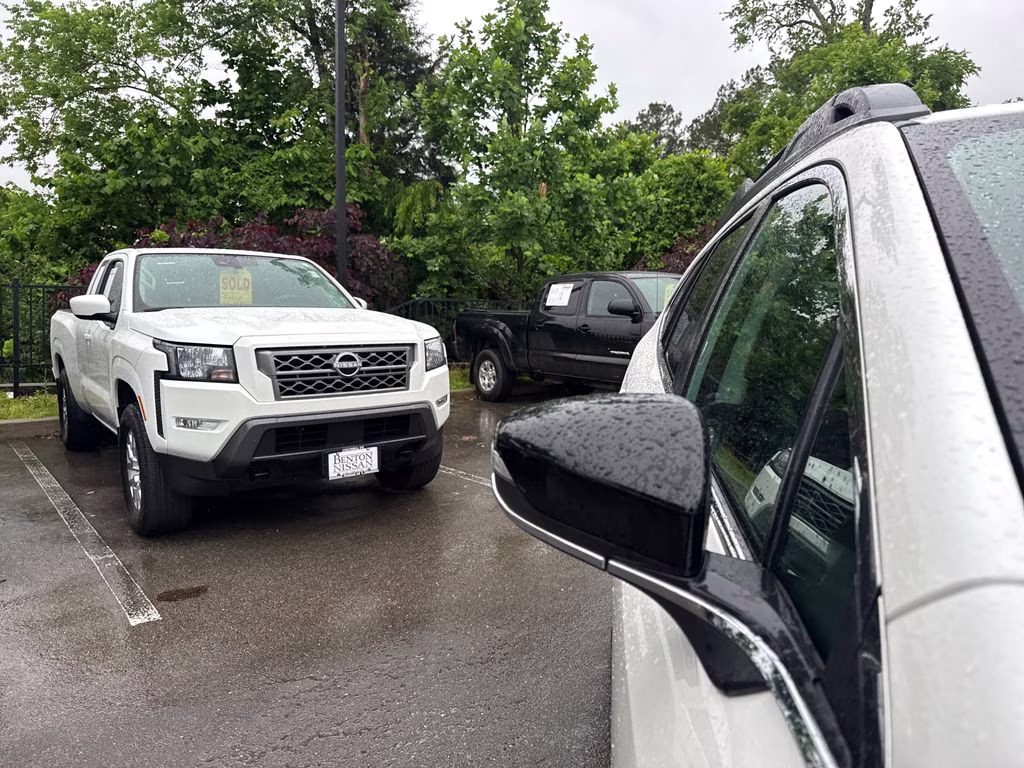 2023 Crystal White Pearl Subaru Outback Premium AWD SUV