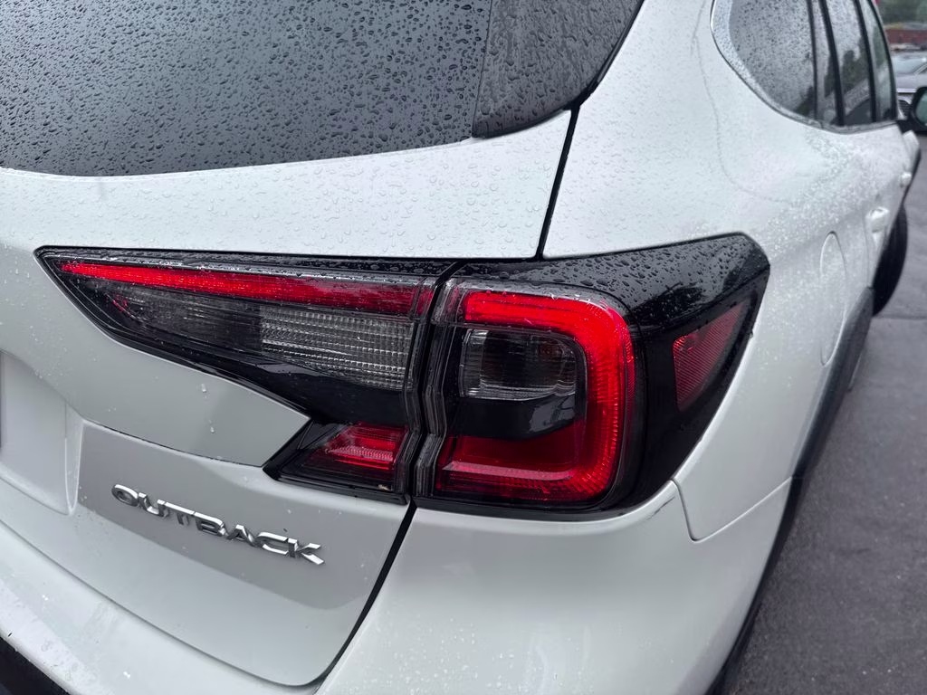 2023 Crystal White Pearl Subaru Outback Premium AWD SUV