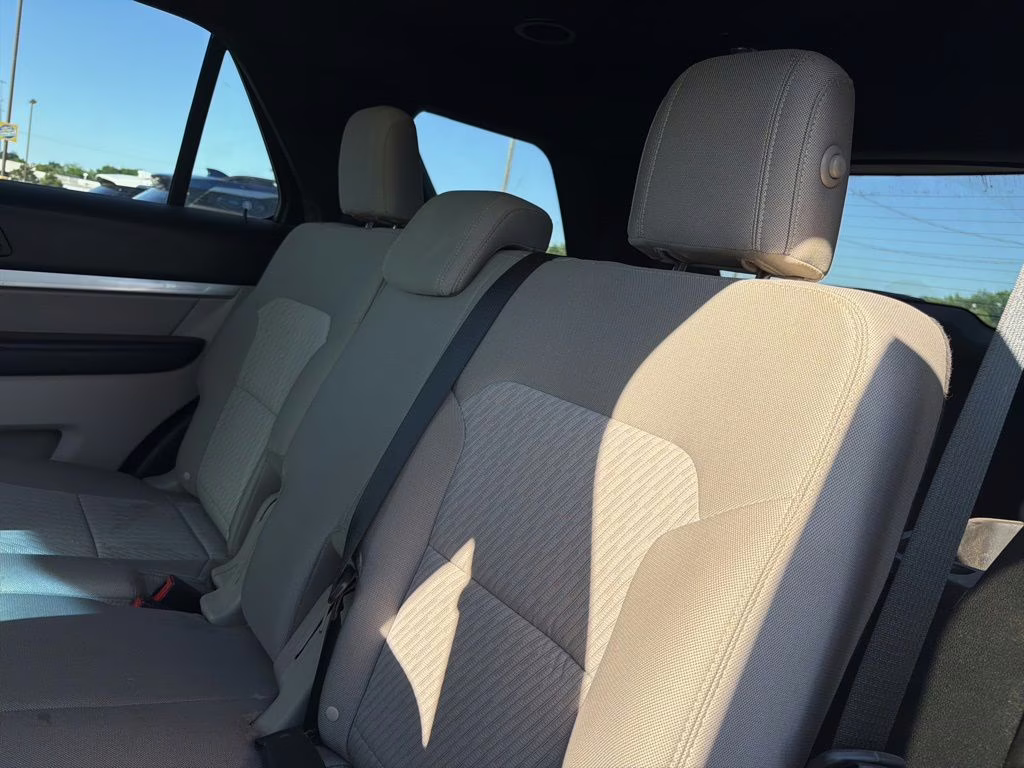 2018 Oxford White Ford Explorer Base 4X4 SUV