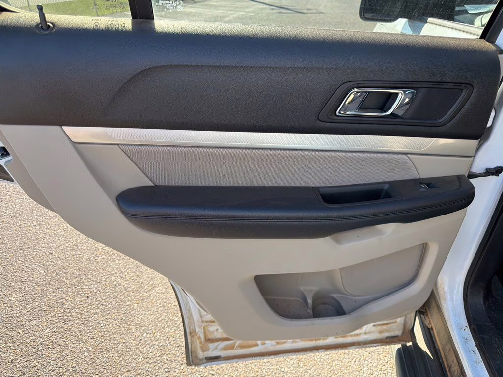 2018 Oxford White Ford Explorer Base 4X4 SUV