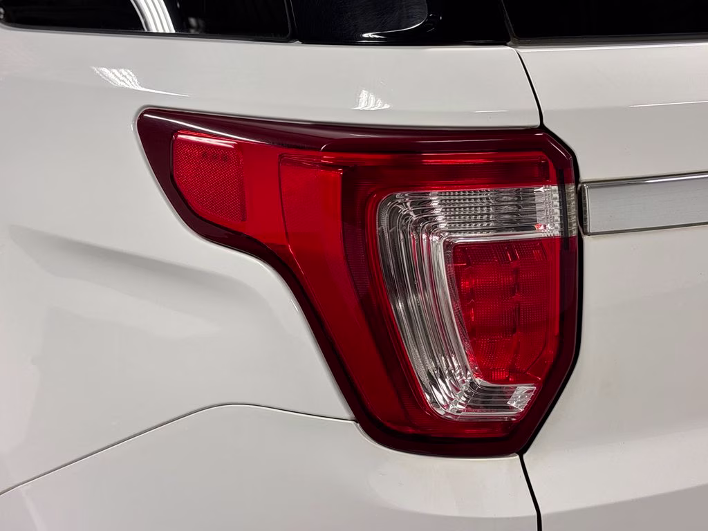 2018 Oxford White Ford Explorer Base 4X4 SUV