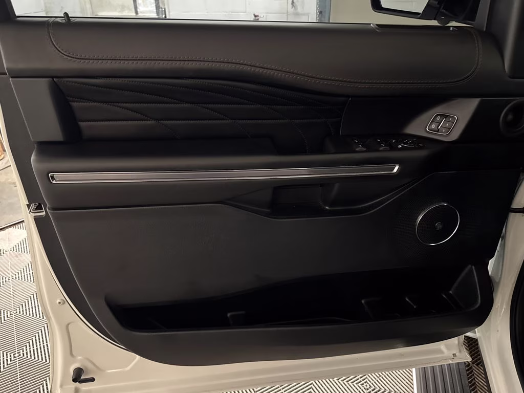 2021 Star White Metallic Tri-Coat Ford Expedition Max Platinum 4X4 SUV