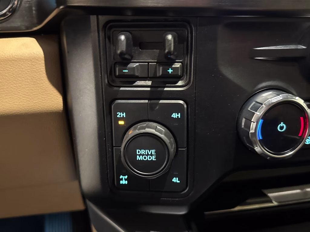 2024 Antimatter Blue Metallic Ford Super Duty F-250 SRW Lariat 4X4 Truck