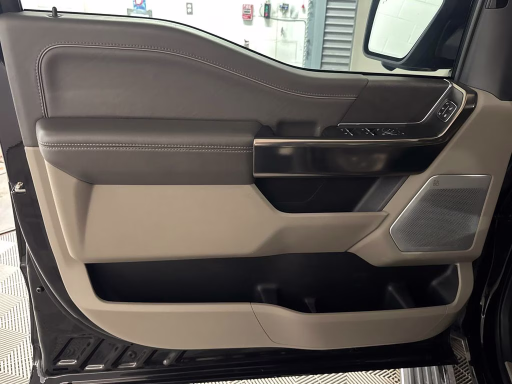 2024 Agate Black Metallic Ford F-150 Platinum 4X4 Truck