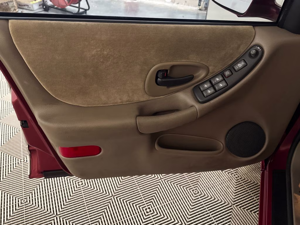 1998 Medium Red Metallic Pontiac Grand Prix SE FWD Sedan