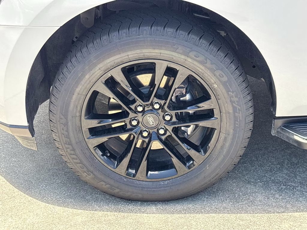 2023 White Metallic Ford Expedition XLT RWD SUV