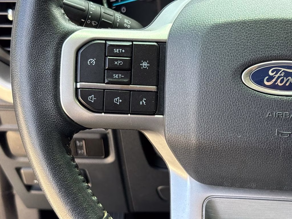 2023 White Metallic Ford Expedition XLT RWD SUV